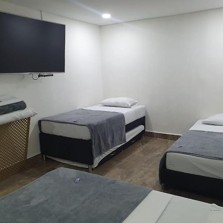 Hotel Prestige 麦德林 外观 照片