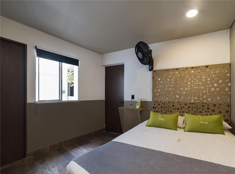 Hotel Prestige 麦德林 外观 照片