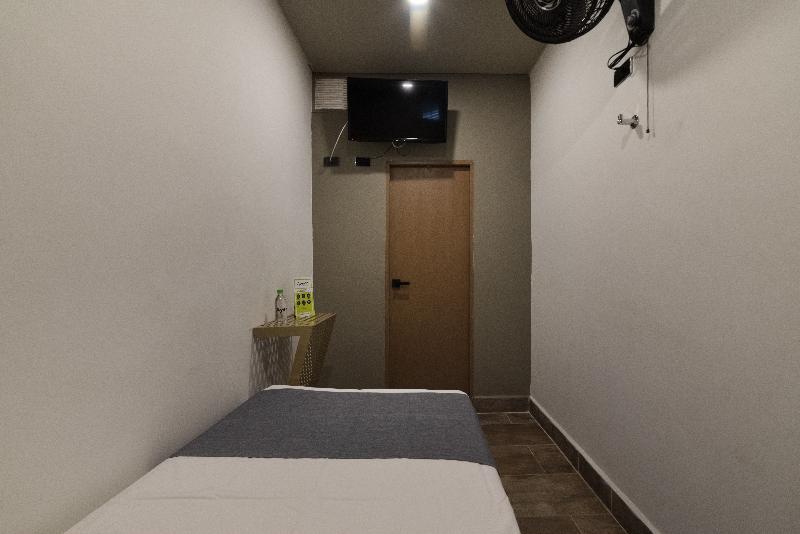 Hotel Prestige 麦德林 外观 照片