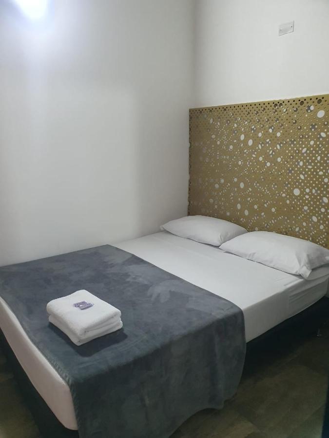 Hotel Prestige 麦德林 外观 照片