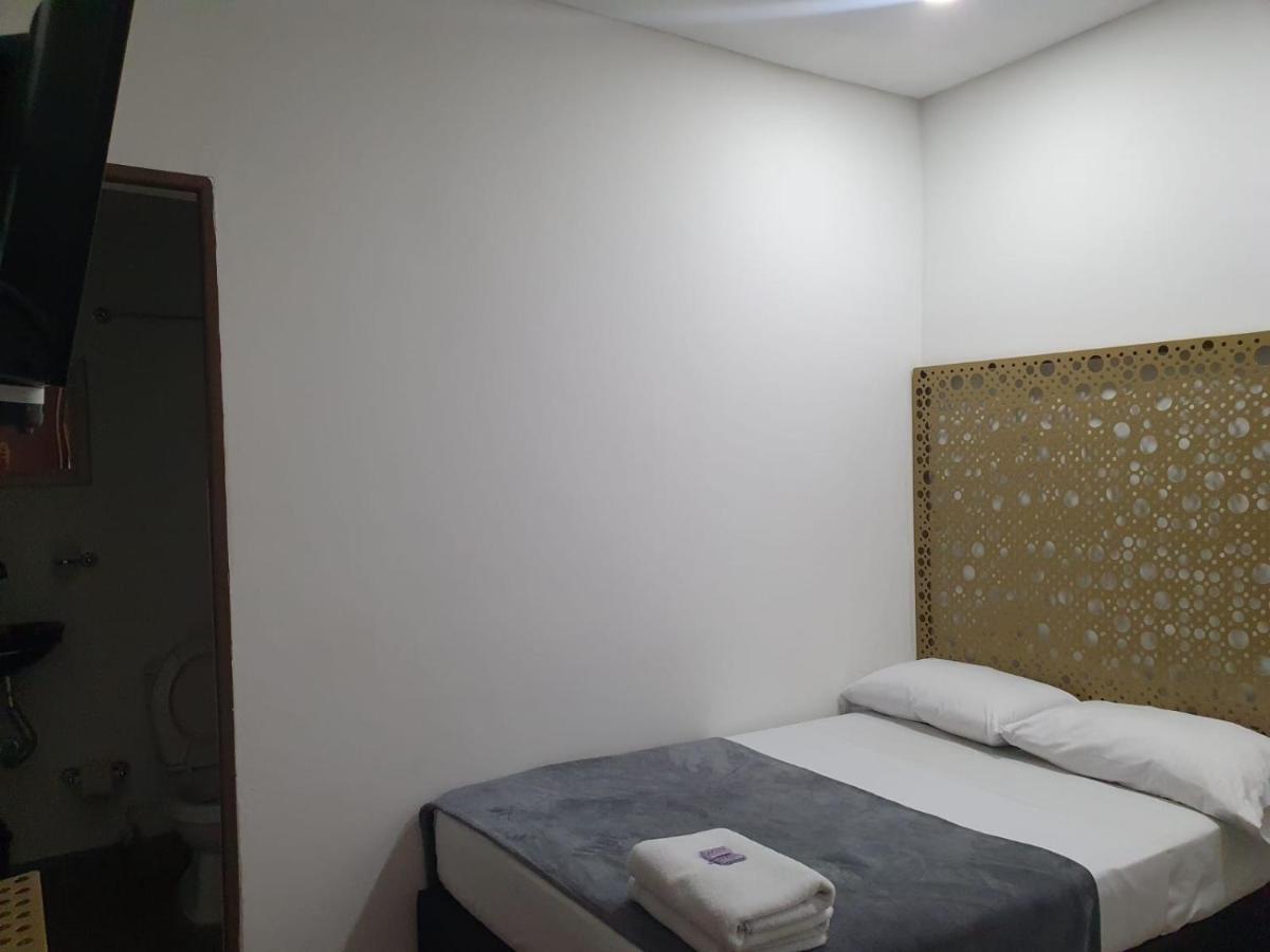 Hotel Prestige 麦德林 外观 照片