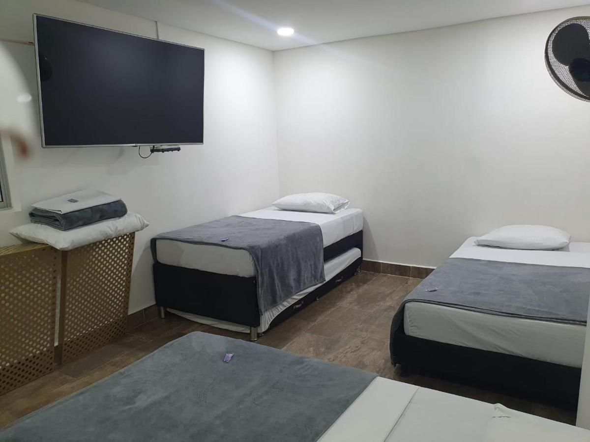 Hotel Prestige 麦德林 外观 照片
