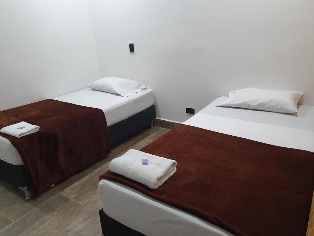 Hotel Prestige 麦德林 外观 照片