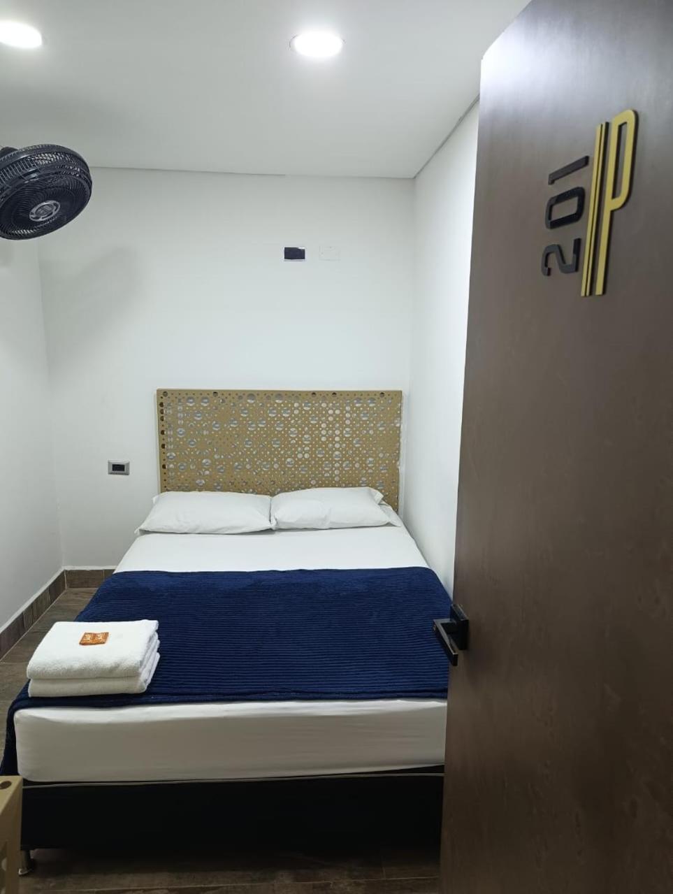 Hotel Prestige 麦德林 外观 照片