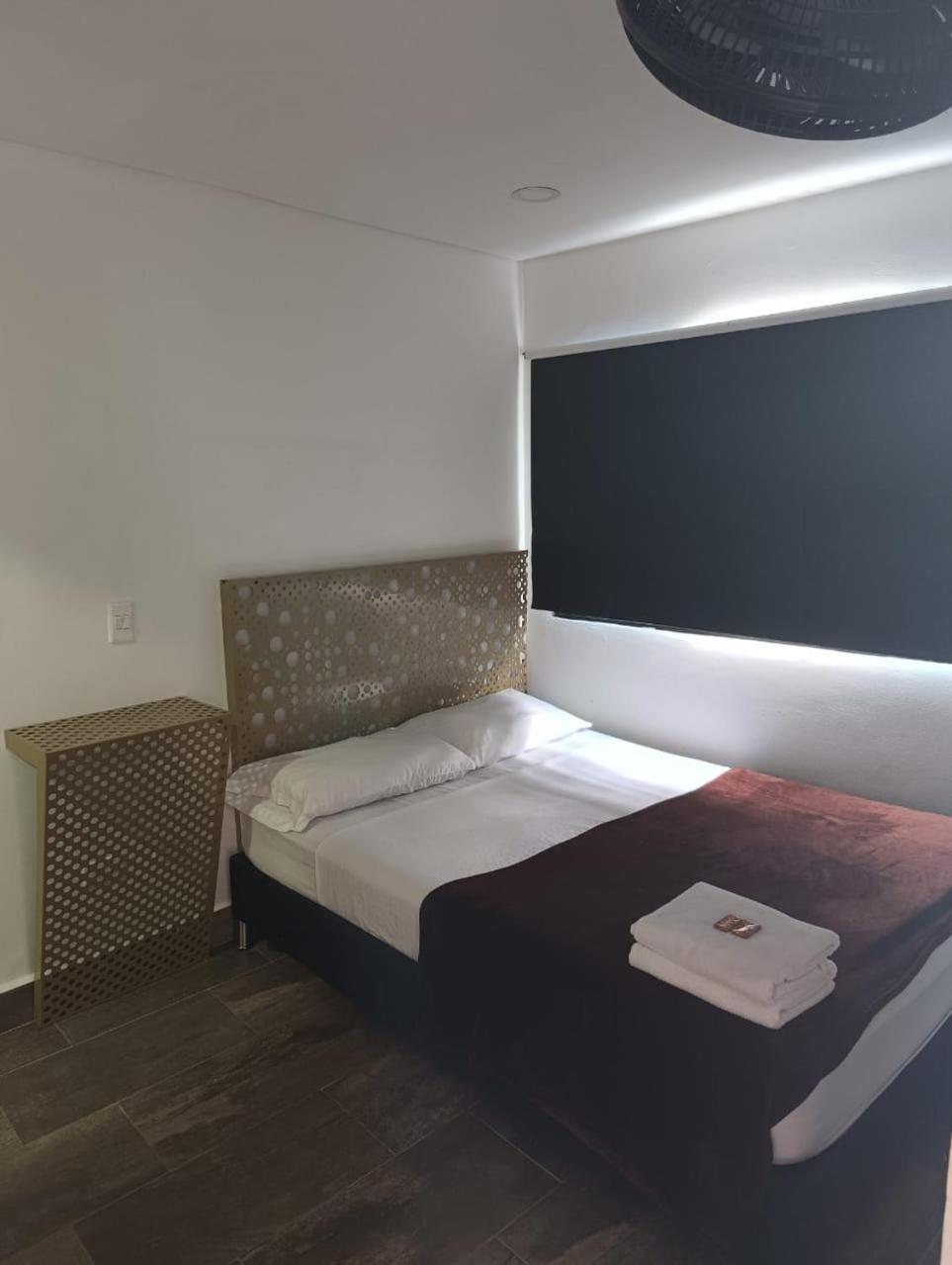 Hotel Prestige 麦德林 外观 照片