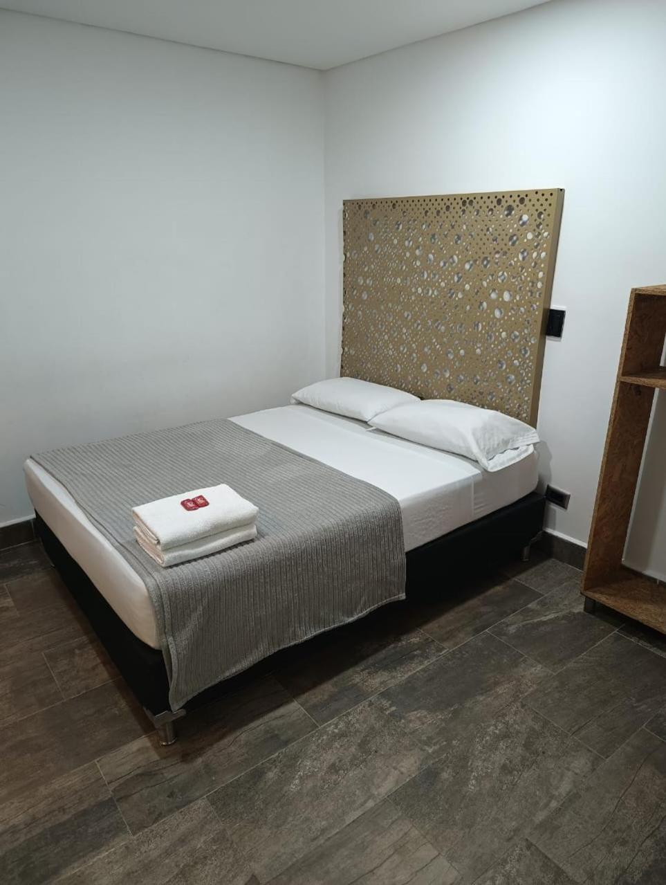 Hotel Prestige 麦德林 外观 照片