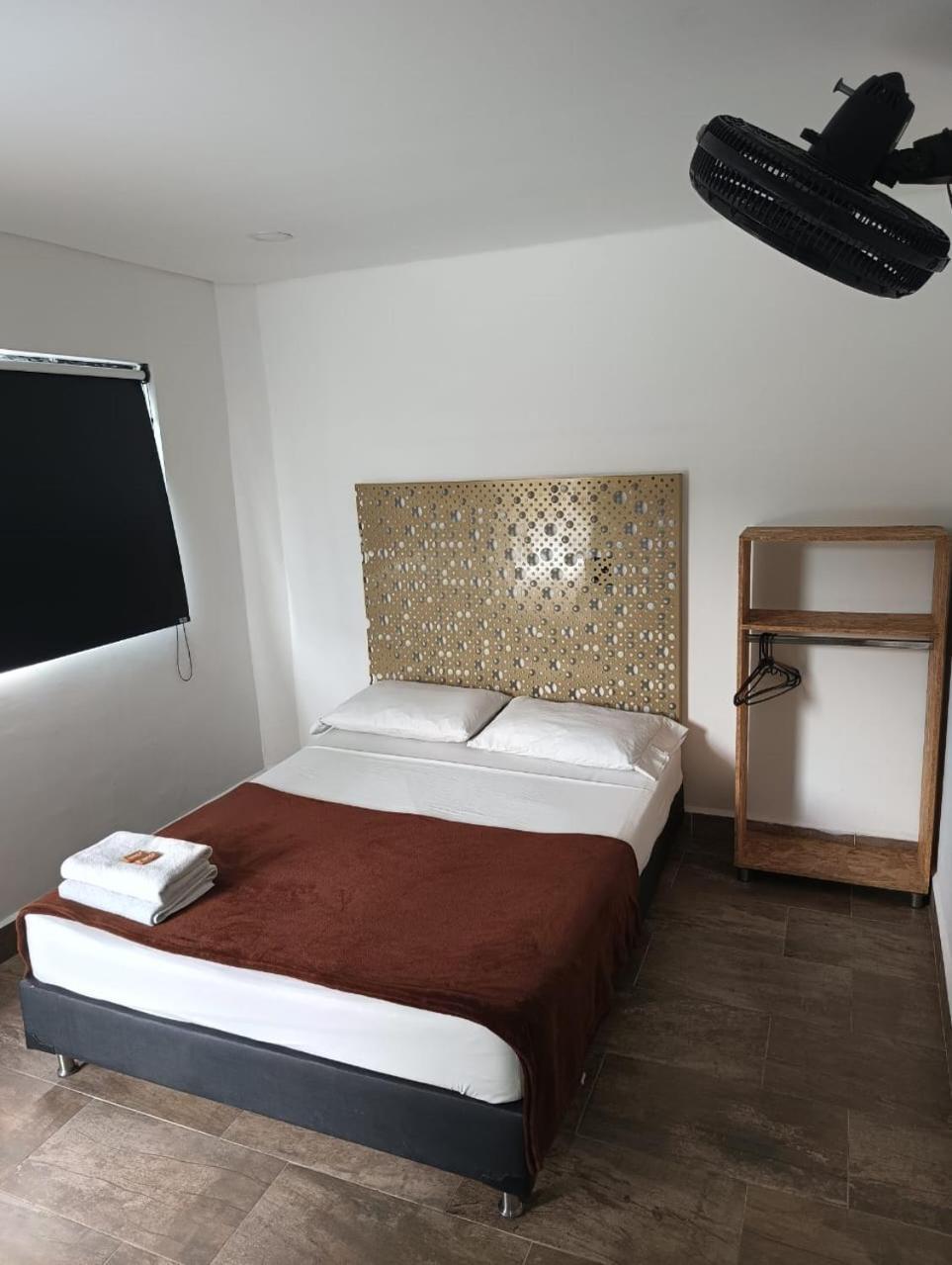 Hotel Prestige 麦德林 外观 照片