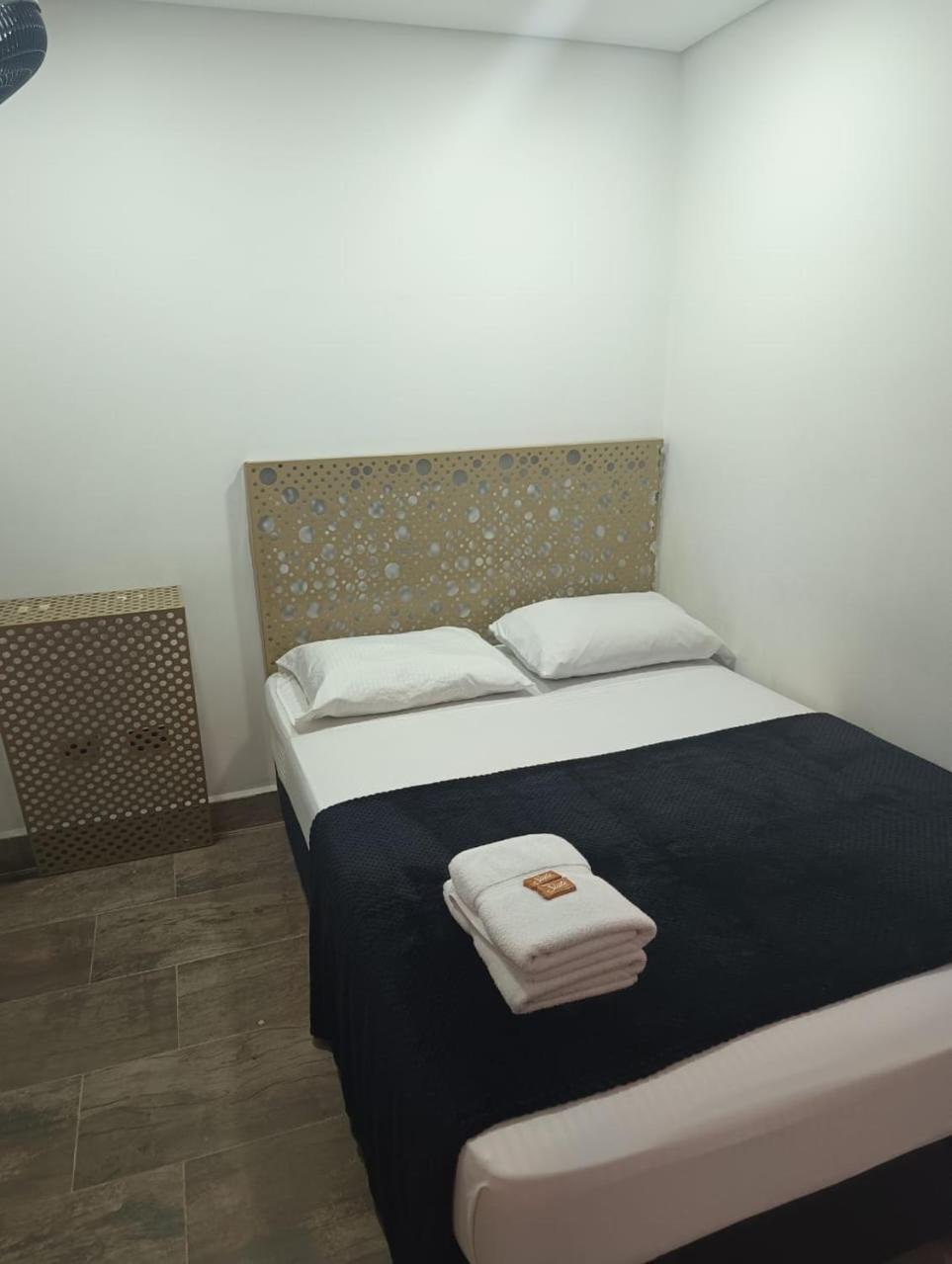 Hotel Prestige 麦德林 外观 照片