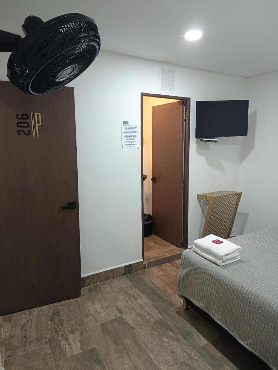 Hotel Prestige 麦德林 外观 照片
