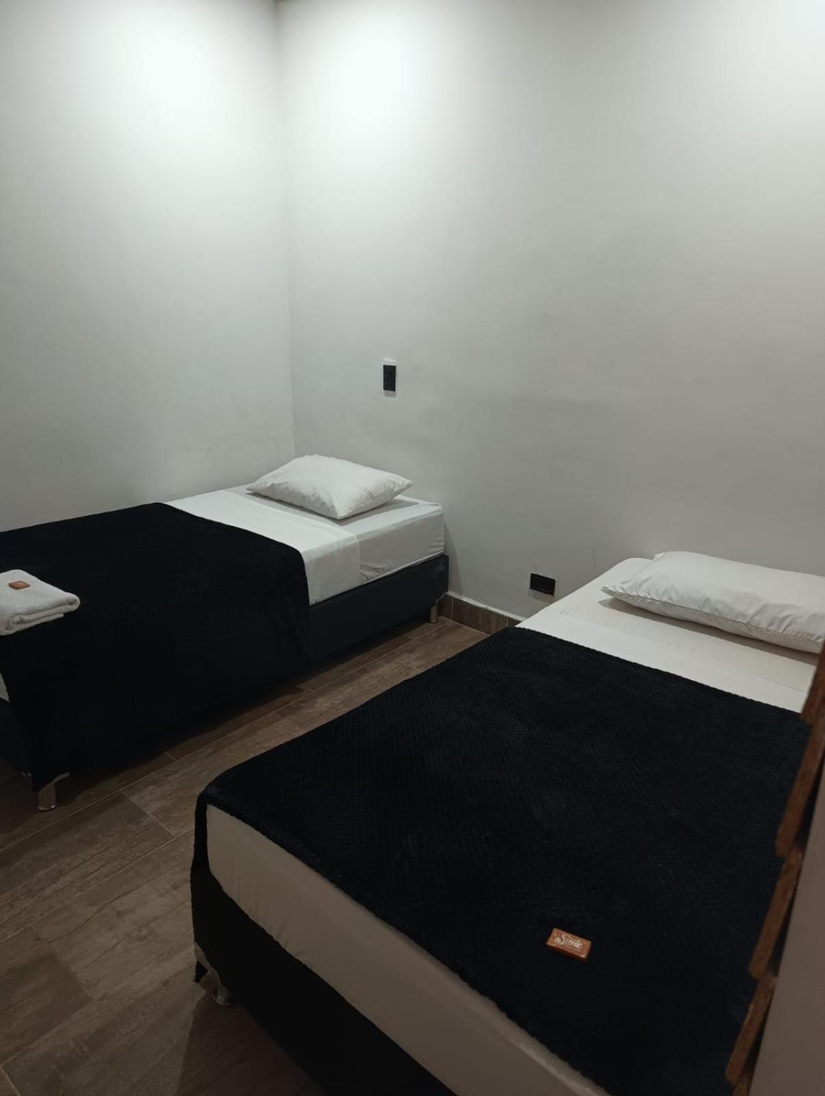 Hotel Prestige 麦德林 外观 照片