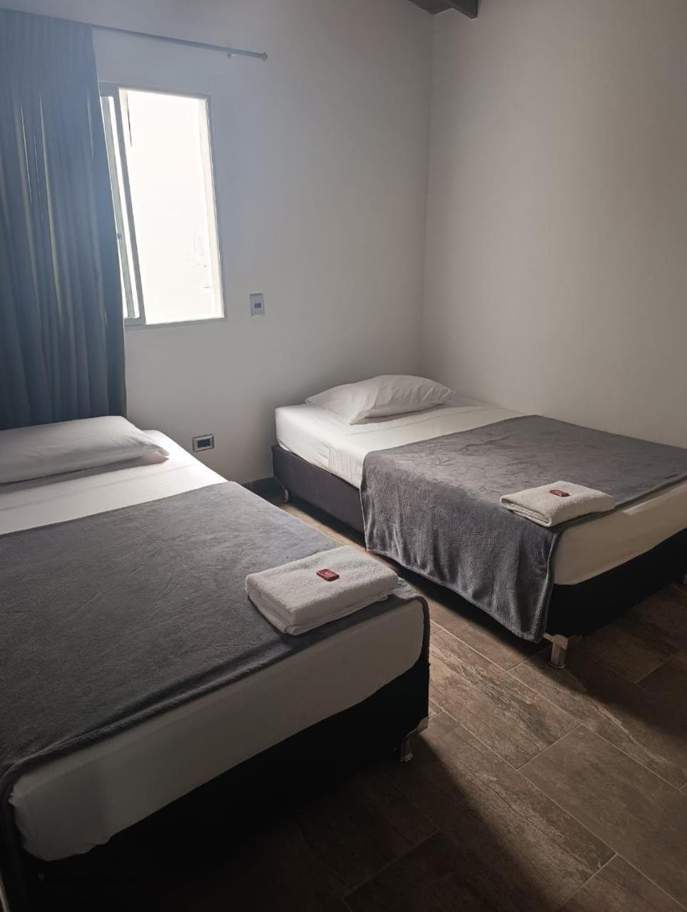 Hotel Prestige 麦德林 外观 照片